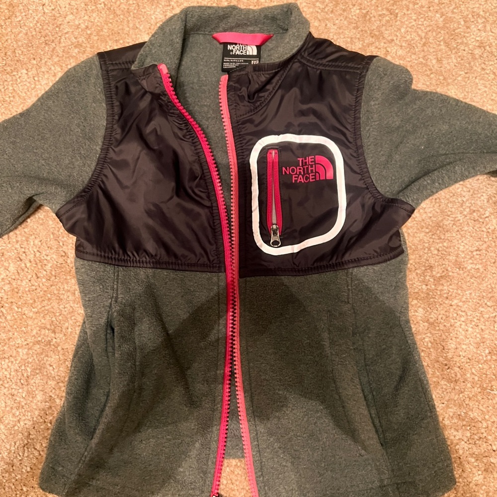 The North Face kids jacket. Size 5/XXS. Non-smoking home, and let free home.